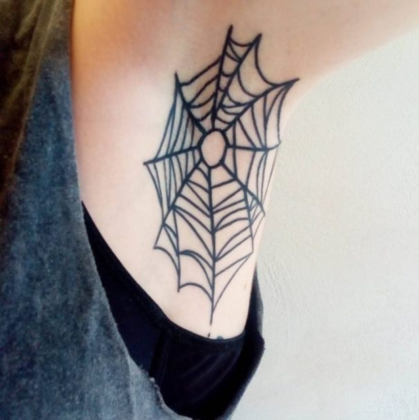 Nueva tendencia loca: tatuajes en las axilas