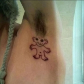 Nueva tendencia loca: tatuajes en las axilas