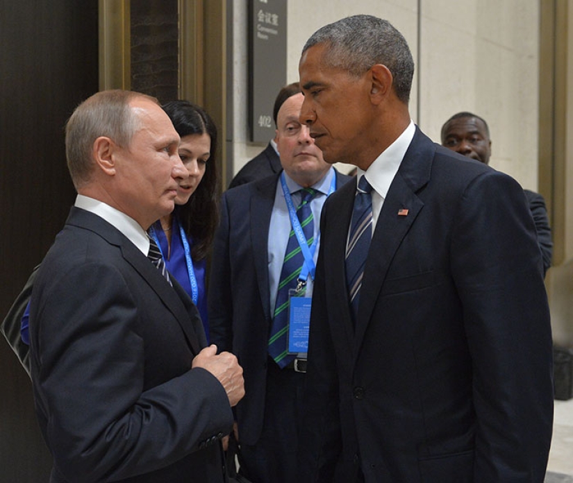 Obama's Scathing look at Putin was at the center of the photojab battle