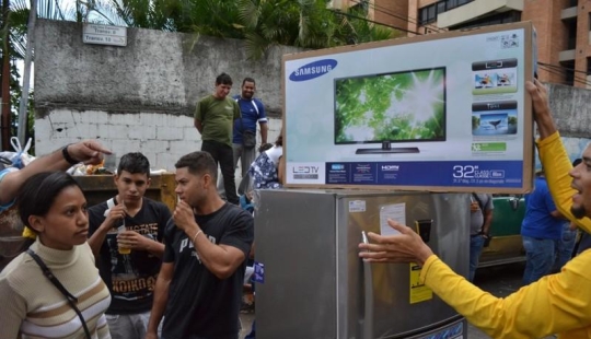 “Ocupación” socialista en Venezuela: El ejército incautó comercios y reparte mercadería casi gratis