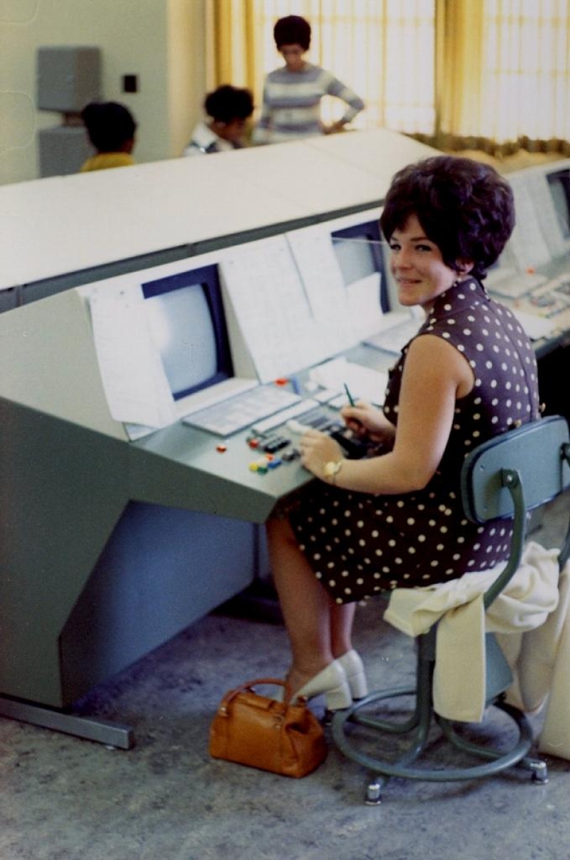Office workers 50 years ago