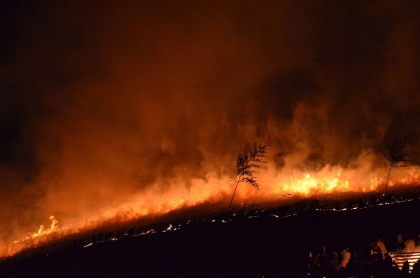 Oh, these oriental oddities: why do the Japanese set fire to the mountain every year