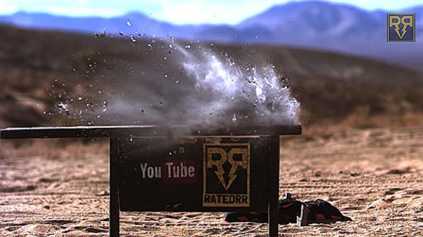 On September 26, sales of the iPhone 6 and iPhone 6 Plus begin in Russia