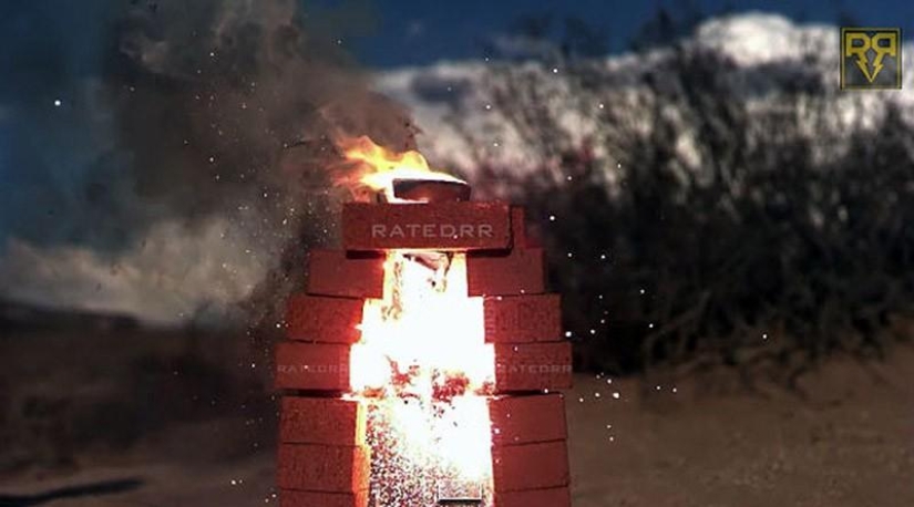 On September 26, sales of the iPhone 6 and iPhone 6 Plus begin in Russia