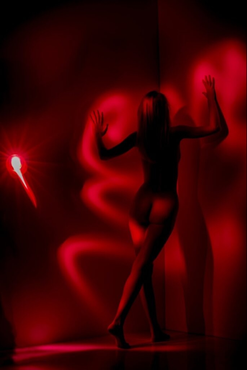 On the verge of light and shadow: erotic photographs by Andris Apsheniks