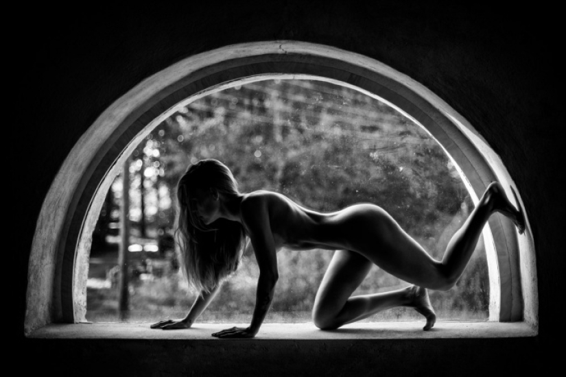 On the verge of light and shadow: erotic photographs by Andris Apsheniks