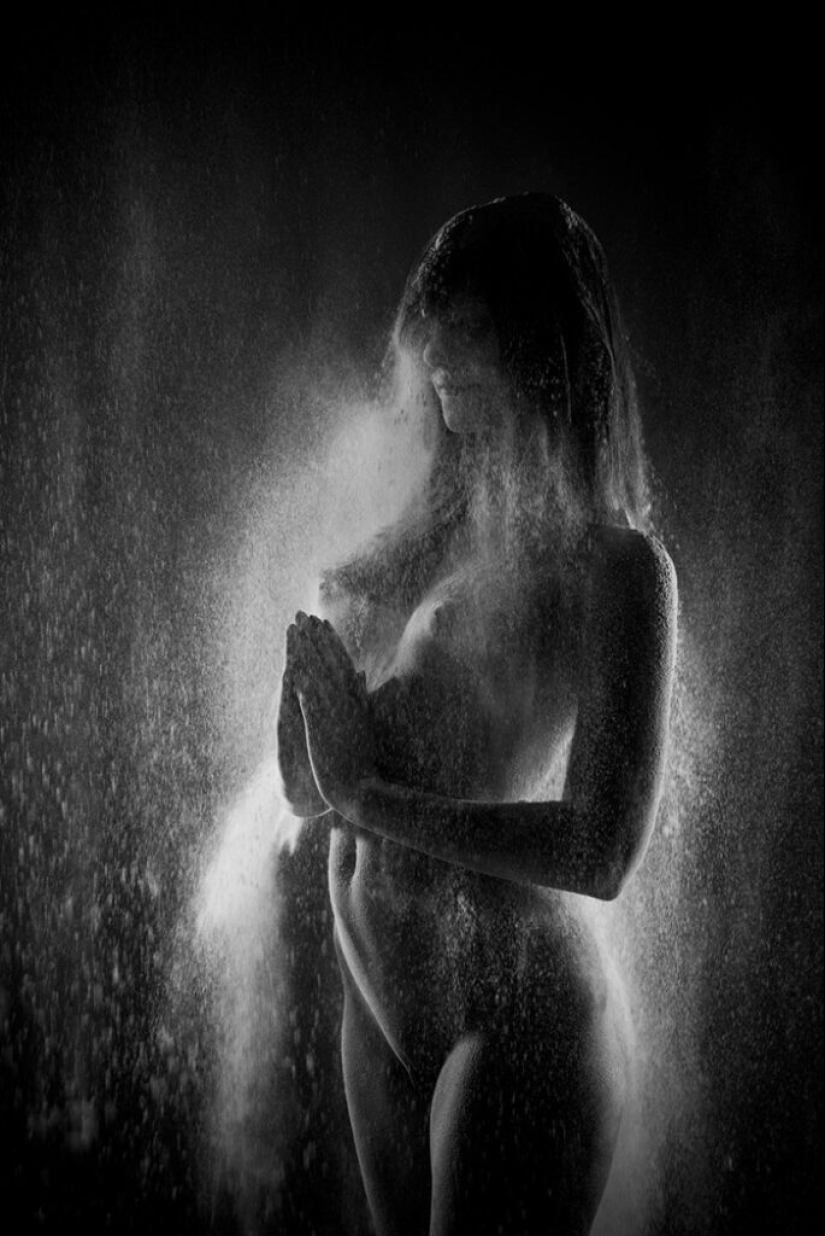 On the verge of light and shadow: erotic photographs by Andris Apsheniks