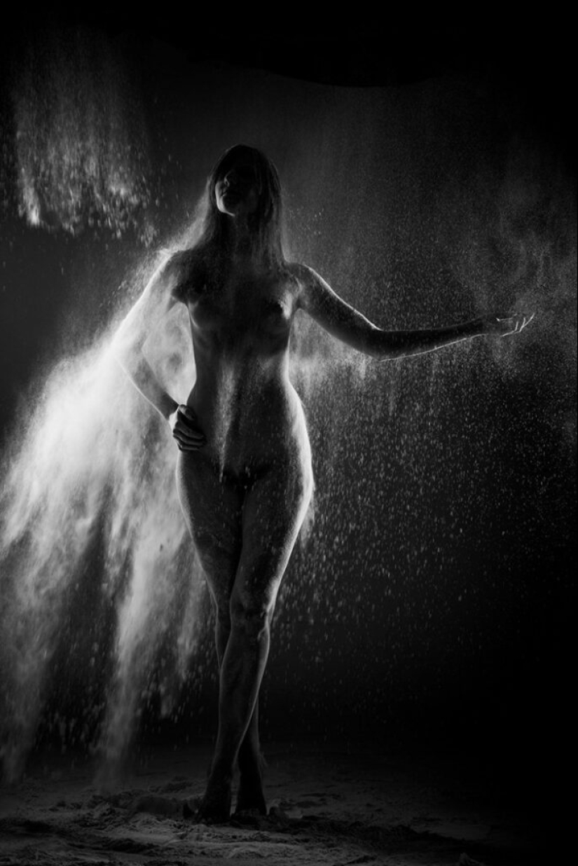 On the verge of light and shadow: erotic photographs by Andris Apsheniks