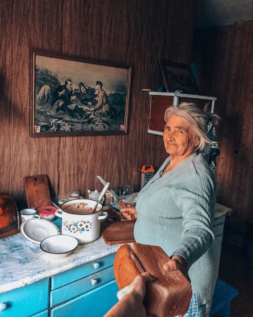 On the way to the kitchen: 30 cool photos of the flash mob "Follow me home"