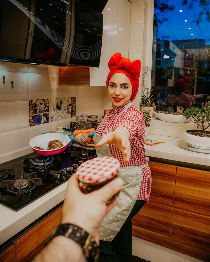 On the way to the kitchen: 30 cool photos of the flash mob "Follow me home"