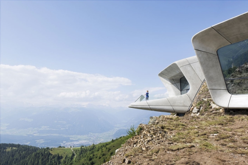 Only mountains can be better than mountains: a museum overlooking the famous Alpine peaks Only mountains can be better than mountains: a museum overlooking the famous Alpine peaks