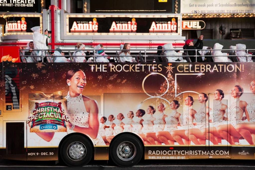 Ordinary people in the world of advertising luxury Ordinary people in the world of advertising luxury