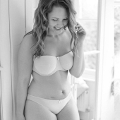 Ordinary women have become models in underwear ads