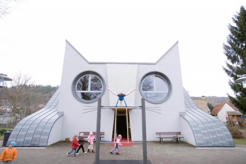 Original kindergarten in the form of a huge cat