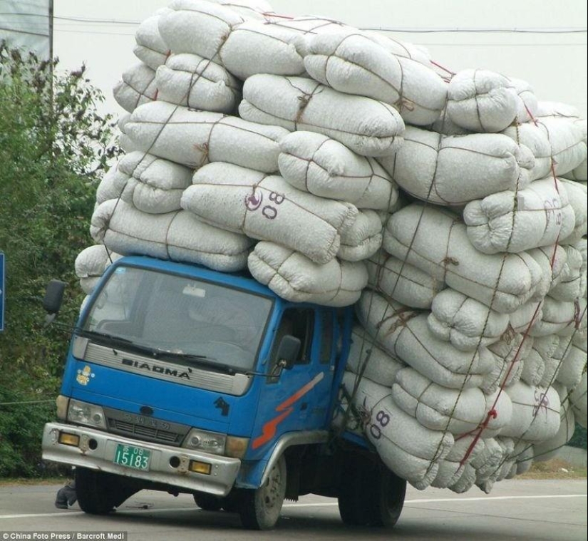 Overloaded transport in China