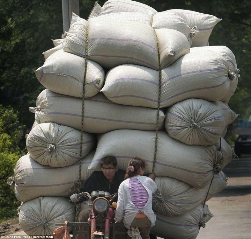 Overloaded transport in China