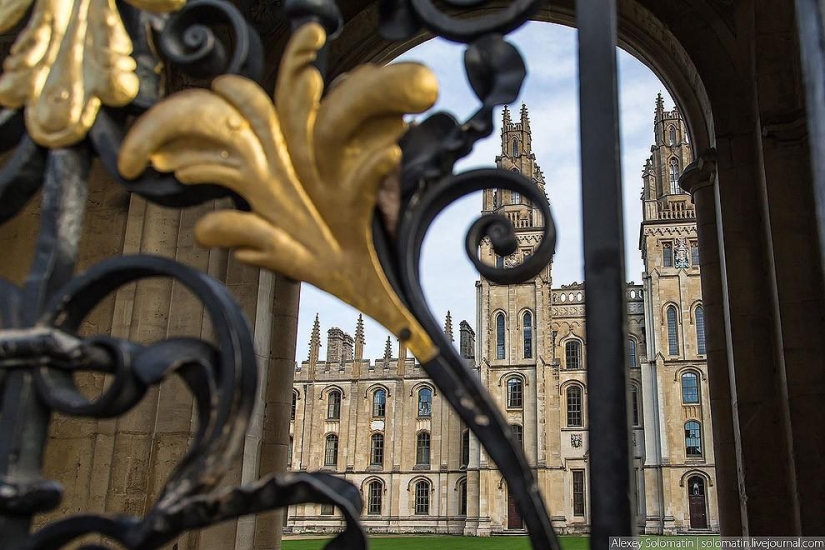 Oxford. Oxford University. Christmas Knowledge Day