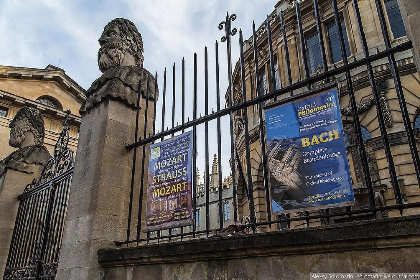 Oxford. Oxford University. Christmas Knowledge Day