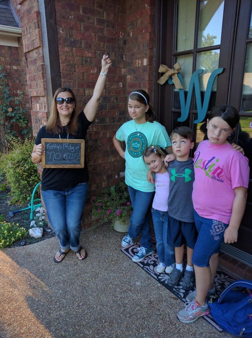 Padres jubilosos que esperaron y esperaron el 1 de septiembre Padres jubilosos que esperaron y esperaron el 1 de septiembre