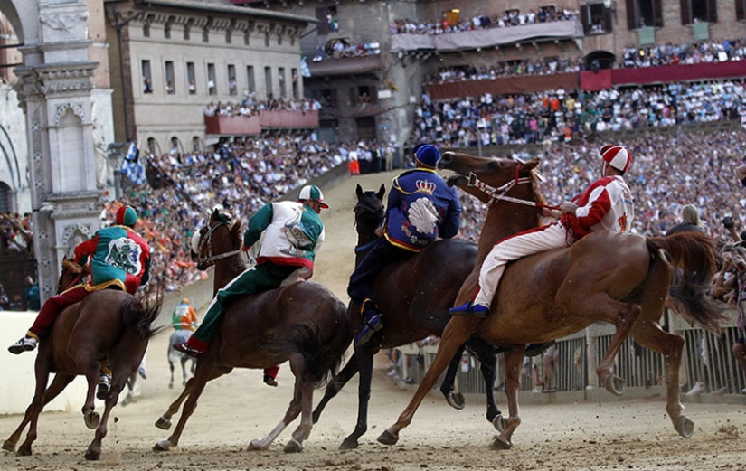 Palio en Siena: carreras de caballos con siglos de tradición Palio en Siena: carreras de caballos con siglos de tradición
