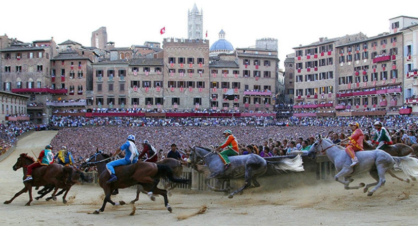 Palio en Siena: carreras de caballos con siglos de tradición Palio en Siena: carreras de caballos con siglos de tradición