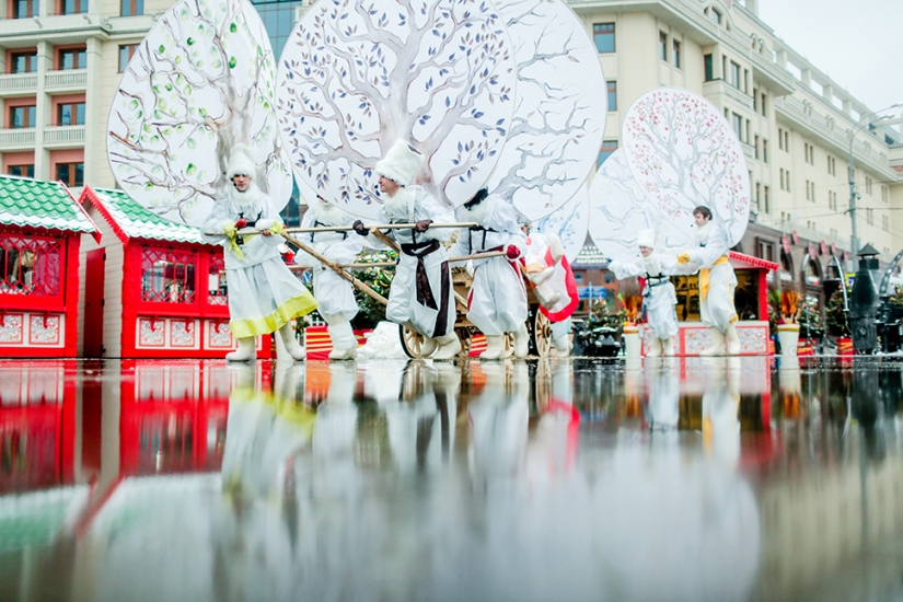Pancakes with pike caviar and reconstruction of fist fights at the Moscow Maslenitsa Festival