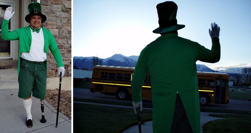 Papá alegre acompaña a su hijo a la escuela o "No le enseñes a tu padre a bromear" Papá alegre acompaña a su hijo a la escuela o "No le enseñes a tu padre a bromear"