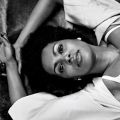 Para la publicidad de ropa interior, el fotógrafo usó mujeres comunes en lugar de modelos.