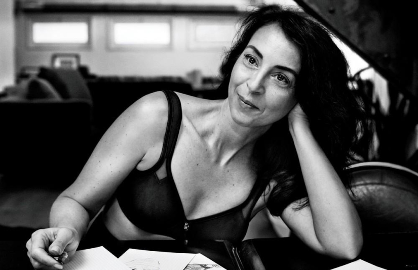 Para la publicidad de ropa interior, el fotógrafo usó mujeres comunes en lugar de modelos.