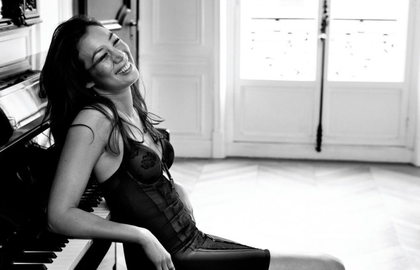 Para la publicidad de ropa interior, el fotógrafo usó mujeres comunes en lugar de modelos.