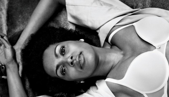 Para la publicidad de ropa interior, el fotógrafo usó mujeres comunes en lugar de modelos.