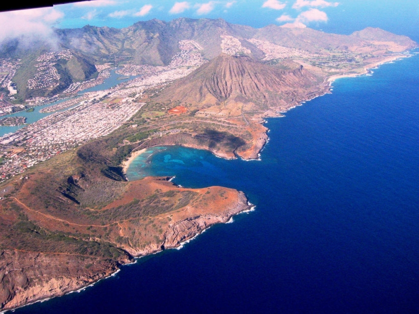 Paraíso terrenal - Playa hawaiana dentro de un antiguo cráter