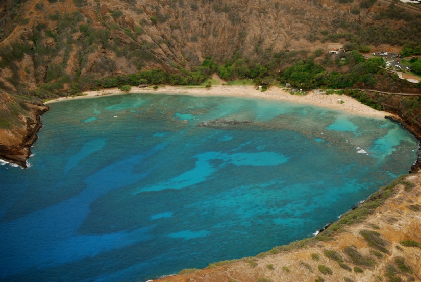 Paraíso terrenal - Playa hawaiana dentro de un antiguo cráter