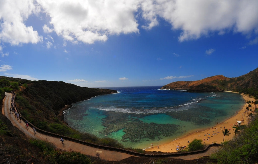 Paraíso terrenal - Playa hawaiana dentro de un antiguo cráter