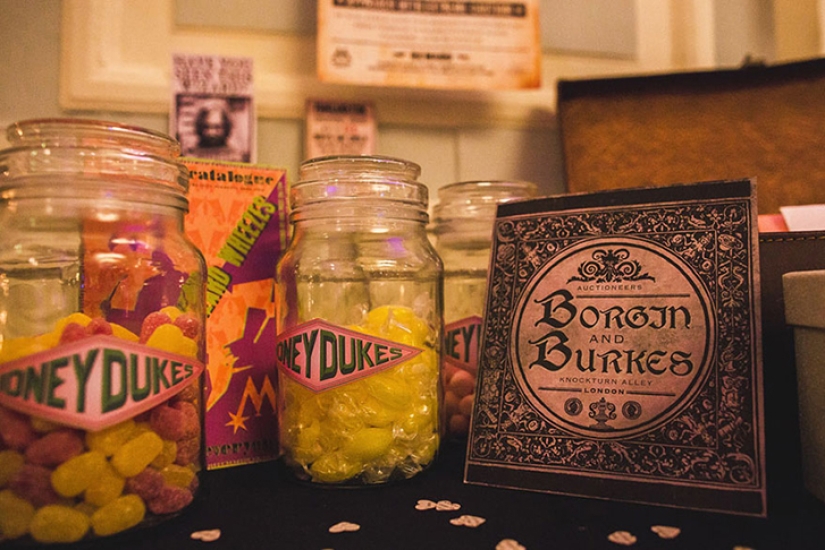 Pareja inglesa se casa al estilo de las novelas de Harry Potter