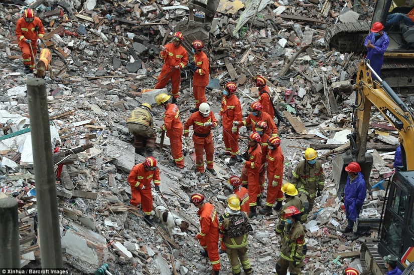 Parents sacrificed their lives by covering their daughter during the collapse of the house