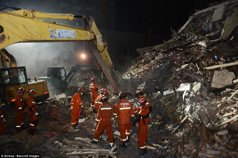 Parents sacrificed their lives by covering their daughter during the collapse of the house