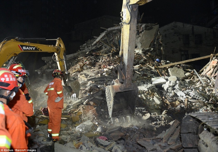 Parents sacrificed their lives by covering their daughter during the collapse of the house