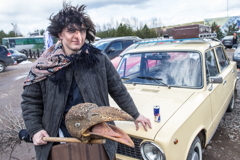 Party hard at Snezhny: the most creative snowboard race in Russia