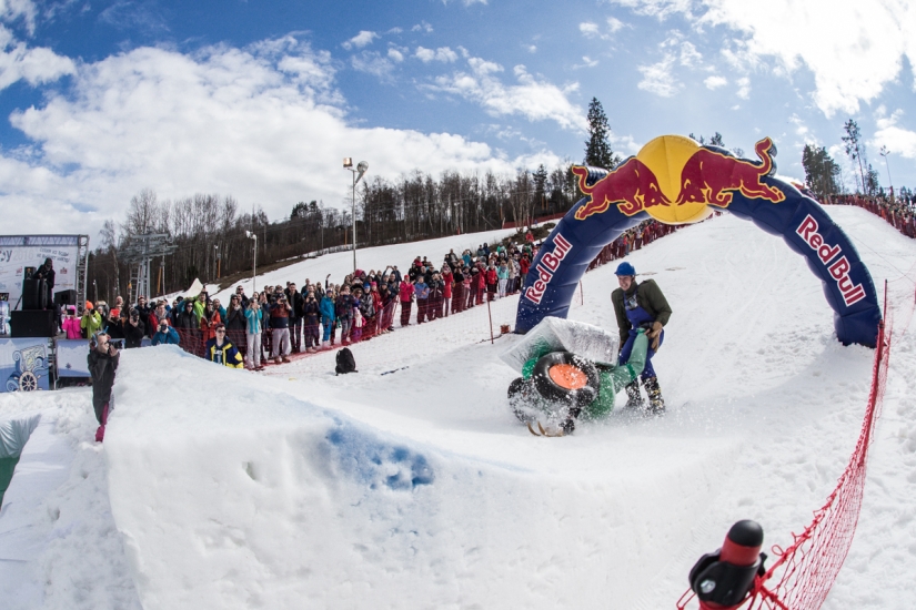 Party hard at Snezhny: the most creative snowboard race in Russia