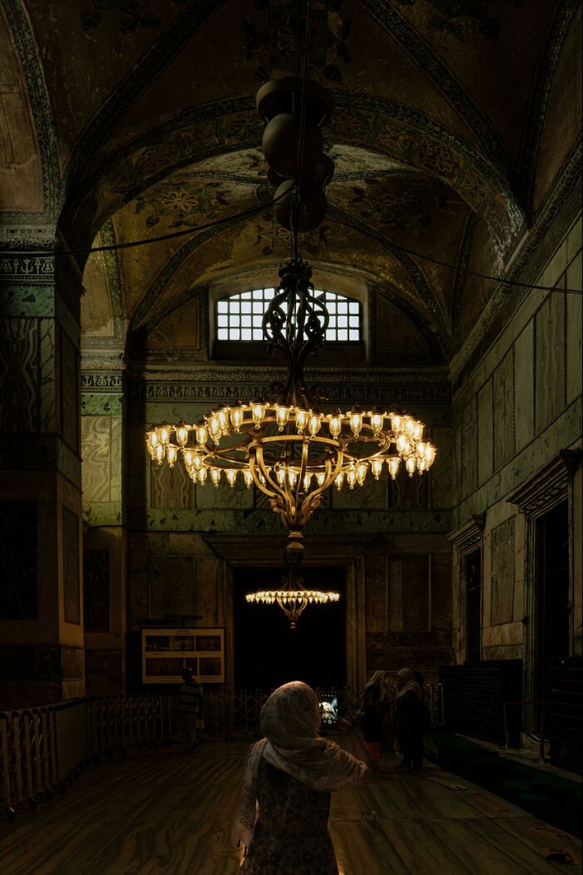 People Took Pictures, Only To Realize It Was ‘Accidental Renaissance’