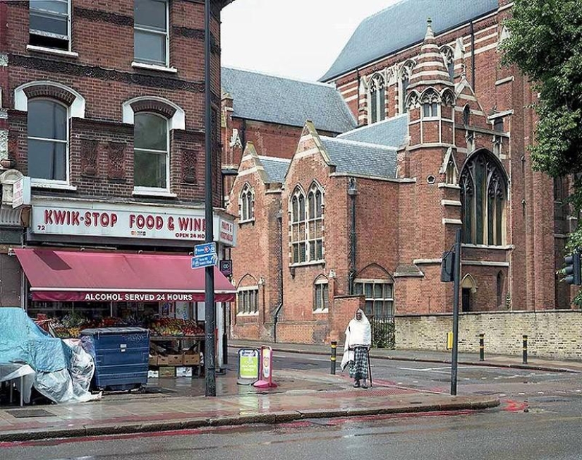 Pequeños mundos de Londres: emigrantes en trajes típicos Pequeños mundos de Londres: emigrantes en trajes típicos