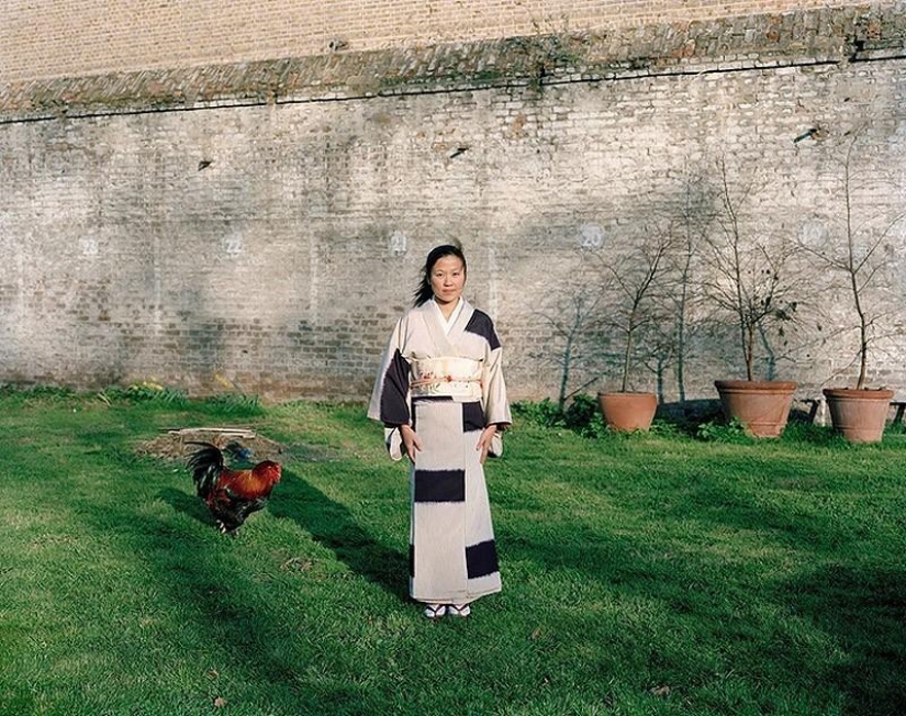 Pequeños mundos de Londres: emigrantes en trajes típicos Pequeños mundos de Londres: emigrantes en trajes típicos