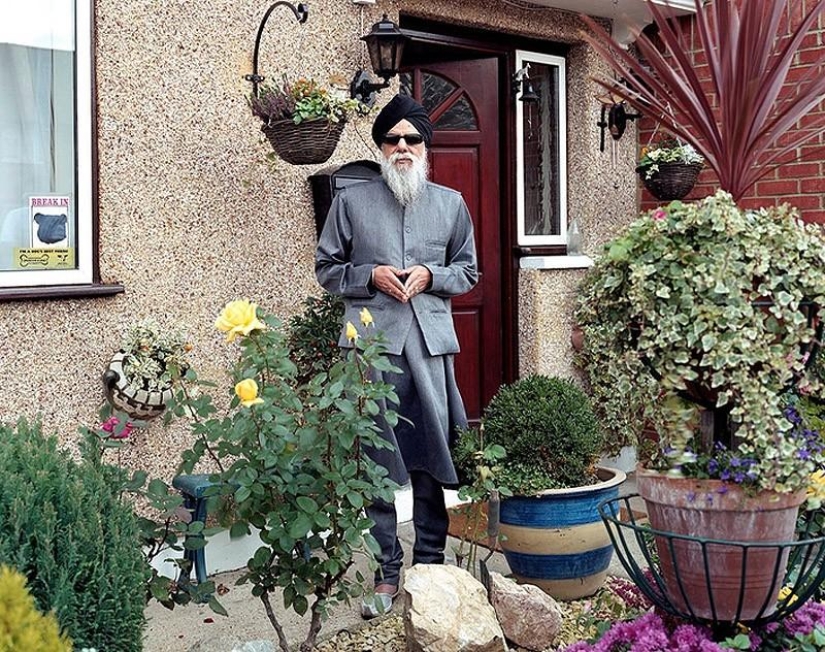 Pequeños mundos de Londres: emigrantes en trajes típicos Pequeños mundos de Londres: emigrantes en trajes típicos