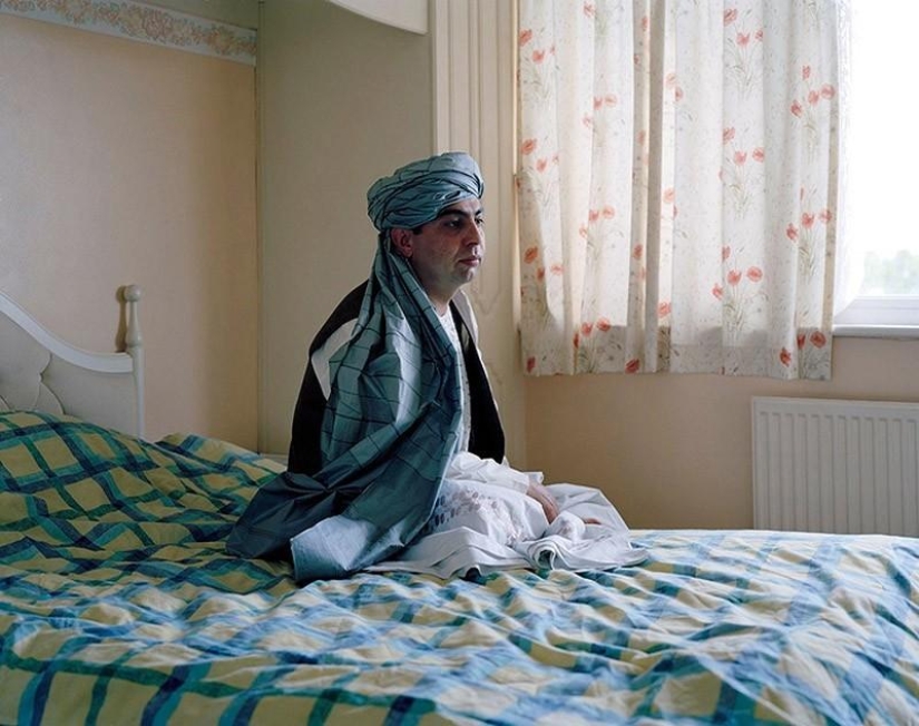 Pequeños mundos de Londres: emigrantes en trajes típicos Pequeños mundos de Londres: emigrantes en trajes típicos