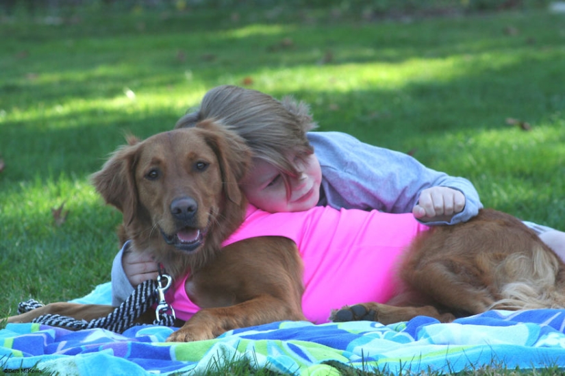 Perro Ricochet surfea con enfermos y los ayuda a recuperarse Perro Ricochet surfea con enfermos y los ayuda a recuperarse