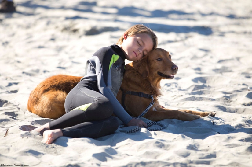 Perro Ricochet surfea con enfermos y los ayuda a recuperarse Perro Ricochet surfea con enfermos y los ayuda a recuperarse