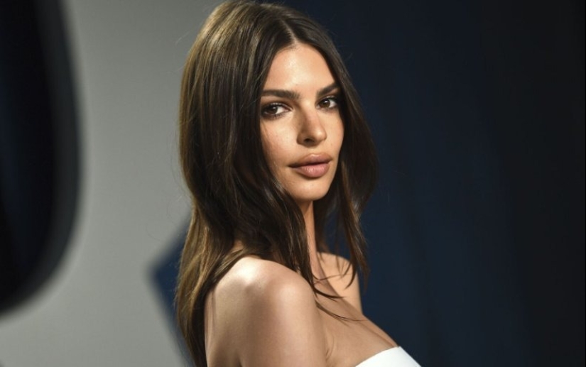 Personnel and career of model Emily Ratajkowski, who complained that she was losing contracts due to excessively lush volumes Personnel and career of model Emily Ratajkowski, who complained that she was losing contracts due to excessively lush volumes