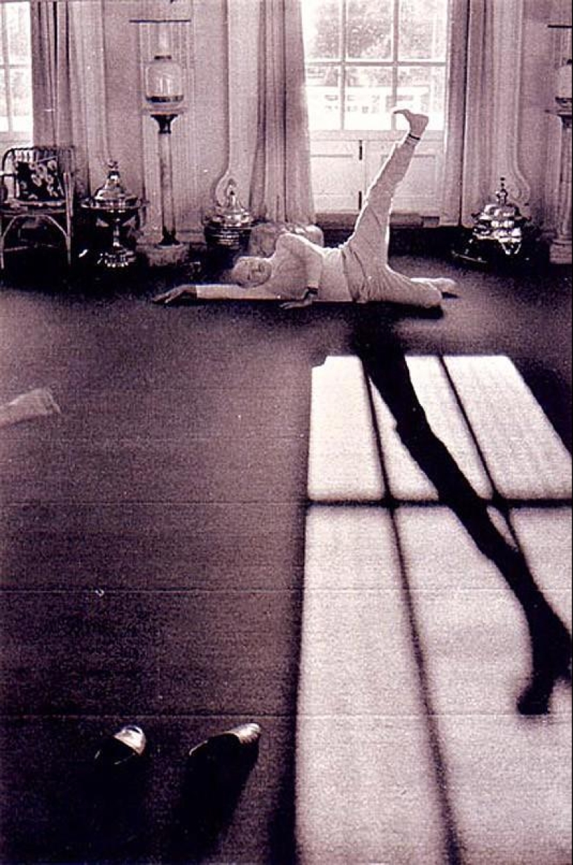 Photo from the rare edition of Ian Berry "The English" Photo from the rare edition of Ian Berry "The English"