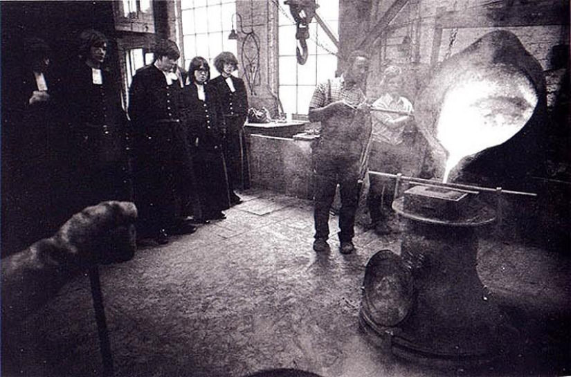 Photo from the rare edition of Ian Berry "The English" Photo from the rare edition of Ian Berry "The English"